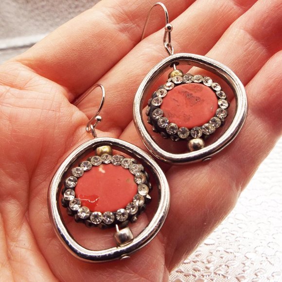 VINTAGE RED MARBLE STONE CIRCLE TWIRLS IN SILVERY RING W/ CRYSTALS EARRINGS 18 - Picture 2 of 2